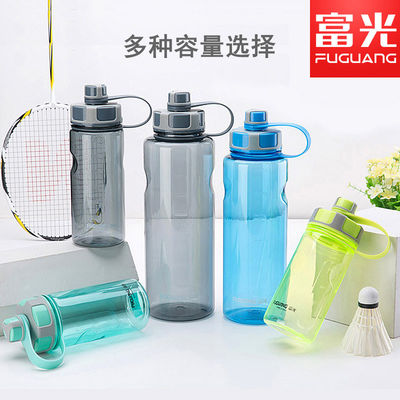 comprar Diseño humanizado Botella de agua de 1500 ml Gran capacidad Espacio portátil de plástico de gran tamaño Botella de agua de 1,5 litros con mango Uso multifuncional online manufacture