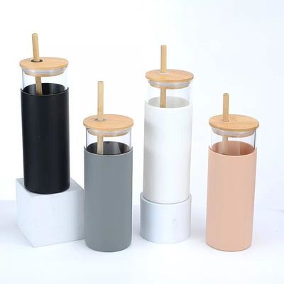 comprar Diseño reutilizable botella de agua 20oz 17oz Residencial de vidrio zumo tumbler botella de vidrio de bebida con manga de silicona Eco amigable Estilo online manufacture