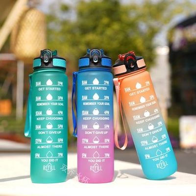comprar Botella de agua deportiva portátil a prueba de fugas botella de agua reutilizable de 32 oz con marcador de tiempo motivacional y correa de transporte diseño humanizado libre de tóxicos online manufacture