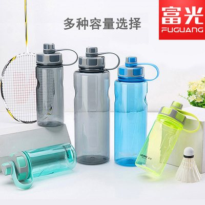 comprar Diseño humanizado Botella de agua de 1500 ml Gran capacidad Espacio portátil de plástico de gran tamaño Botella de agua de 1,5 litros con mango Uso multifuncional online manufacture