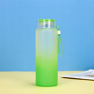 comprar Botella de agua de vidrio de 550 ml resistente con manga de silicona protectora Botella de agua congelada polivalente con tapa de bambú Ligera y ecológica online manufacture