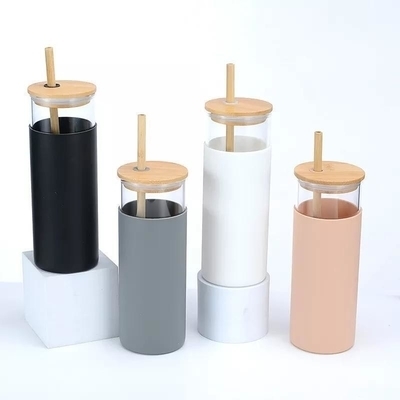 comprar Diseño reutilizable botella de agua 20oz 17oz Residencial de vidrio zumo tumbler botella de vidrio de bebida con manga de silicona Eco amigable Estilo online manufacture