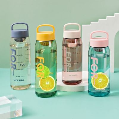 Botella de agua de plástico de 50 oz 700 ml de té de flores personalizado botellas de plástico de agua a granel con logotipo de impresión para oficinas deportivas hogares