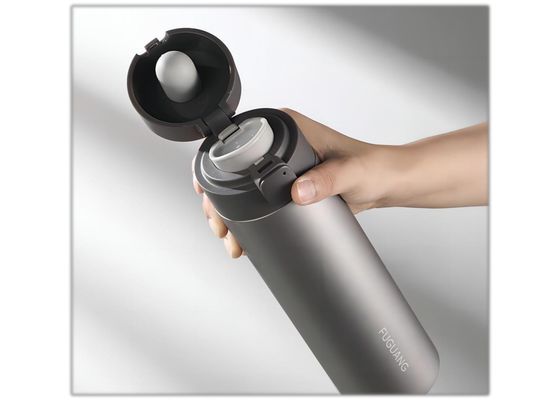 Botella de agua de titanio ligera de 500 ml Resistente al calor para ciclismo, campamento al aire libre Botella de agua de metal con tapa sellada para evitar fugas fácil de transportar