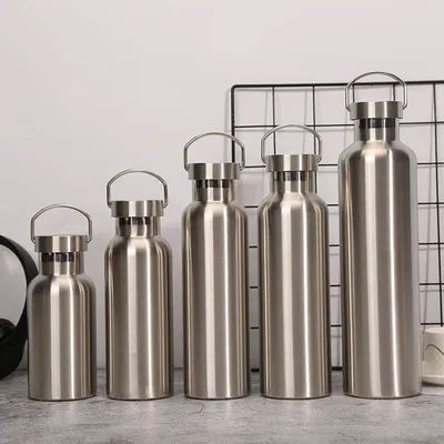 Botellas de agua de acero inoxidable de 20 onzas aisladas al vacío botella de viaje de doble pared con tapa a prueba de fugas de mango de metal reutilizable botella de boca estándar termo para excursionistas de la escuela regalo