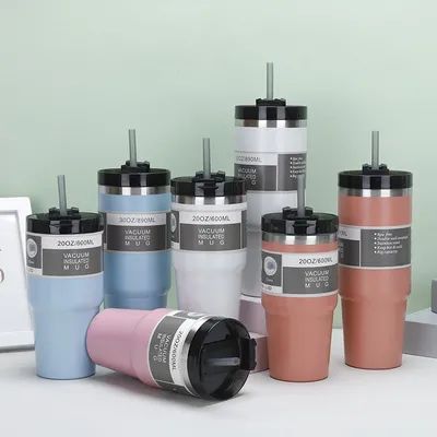 Logotipo personalizado Taza aislada de vacío de doble pared 20 oz 30 oz Tumbler de acero inoxidable con paja Taza de viaje de automóvil Lavavajillas diseño a prueba de derrames seguro