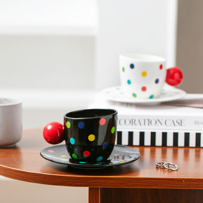 Tazas y platos creativos de cerámica Tazas de café coloridas Polka Dot Tazas de oficina de alto nivel de apariencia Tazas de casa para parejas Tazas de beber tazas