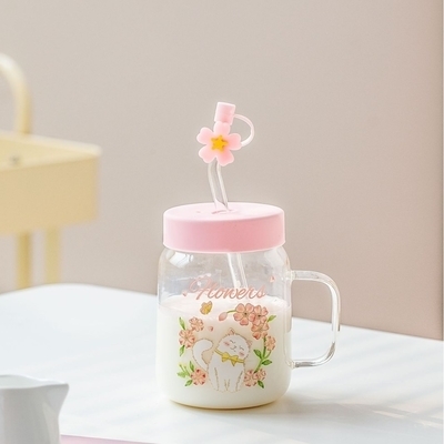 Encantadoras tazas de vidrio Ilustraciones de flores de gatos blancos con temas rosas y azules